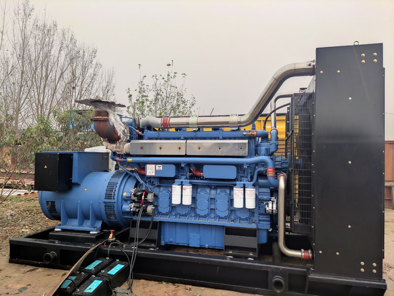 潼南柴油发电机组更换机油时，应遵循哪些步骤？